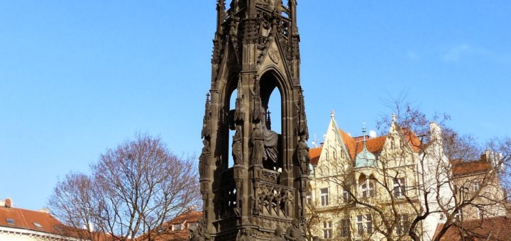 Smetanovo nábreží: Monument to František I