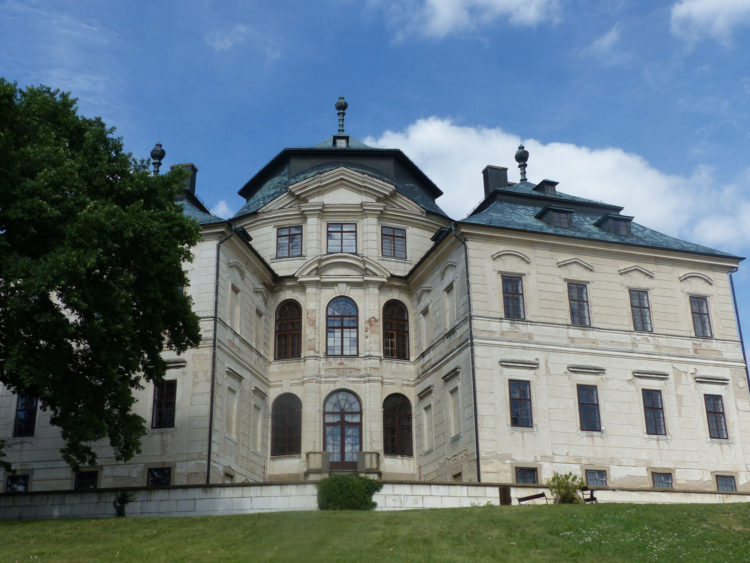 Karlova Koruna chateau, Chlumec